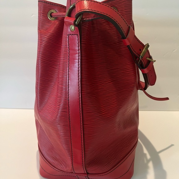 Louis Vuitton Epi Noe GM Leather Bucket Bag (large) Vintage & EUC (Authentic) - Picture 7 of 16